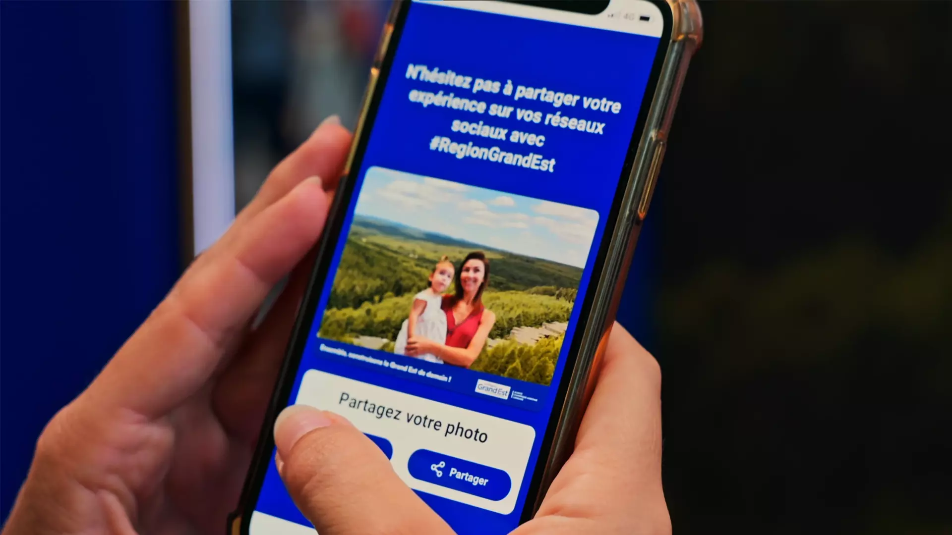 Herunterladen eines Erinnerungsfotos der immersiven Augmented-Reality-Installation für die Region Grand Est